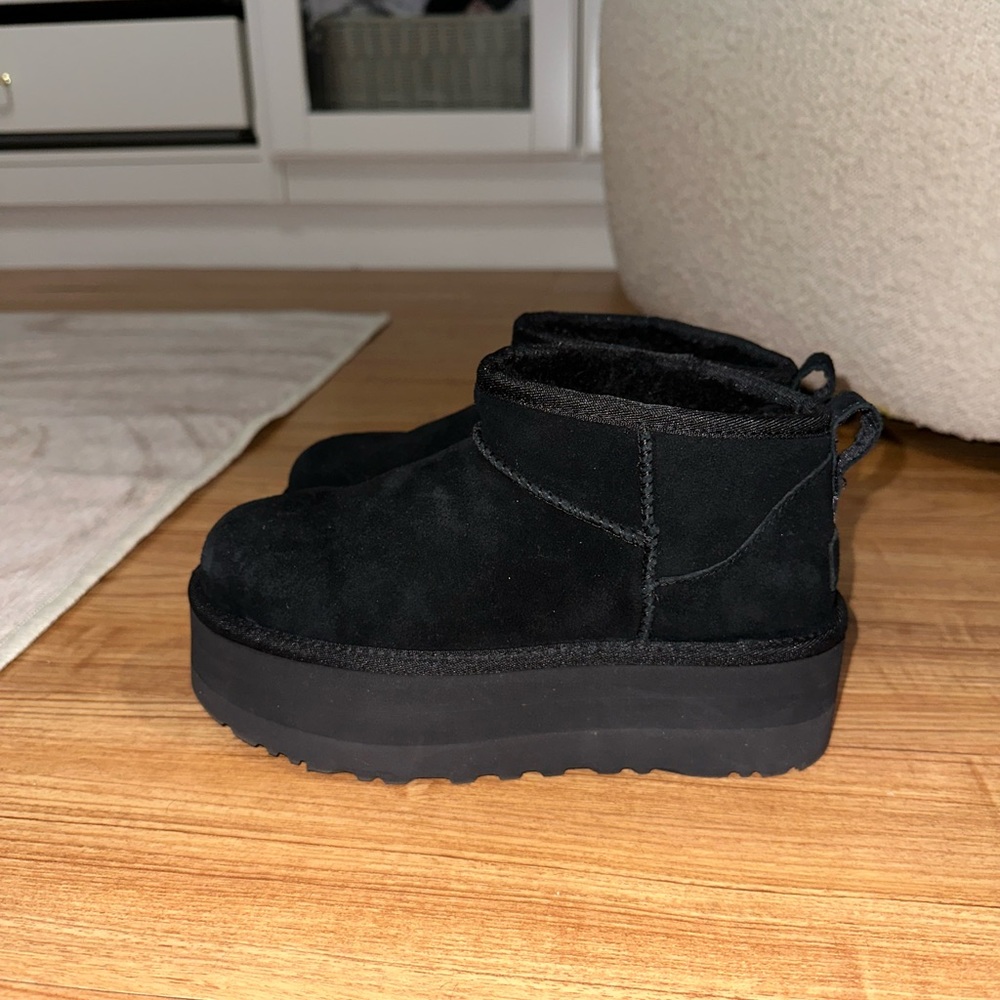 Black Ultra Mini platform Uggs